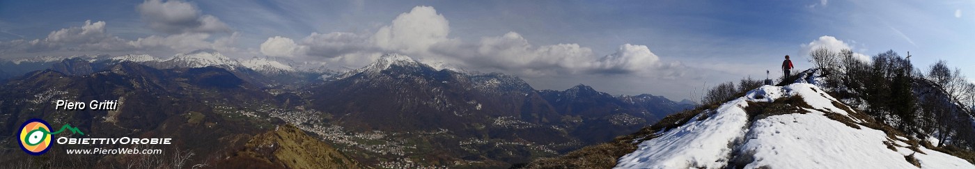 78 In cresta di vetta del Monte Gioco con vista in Val Serina.jpg